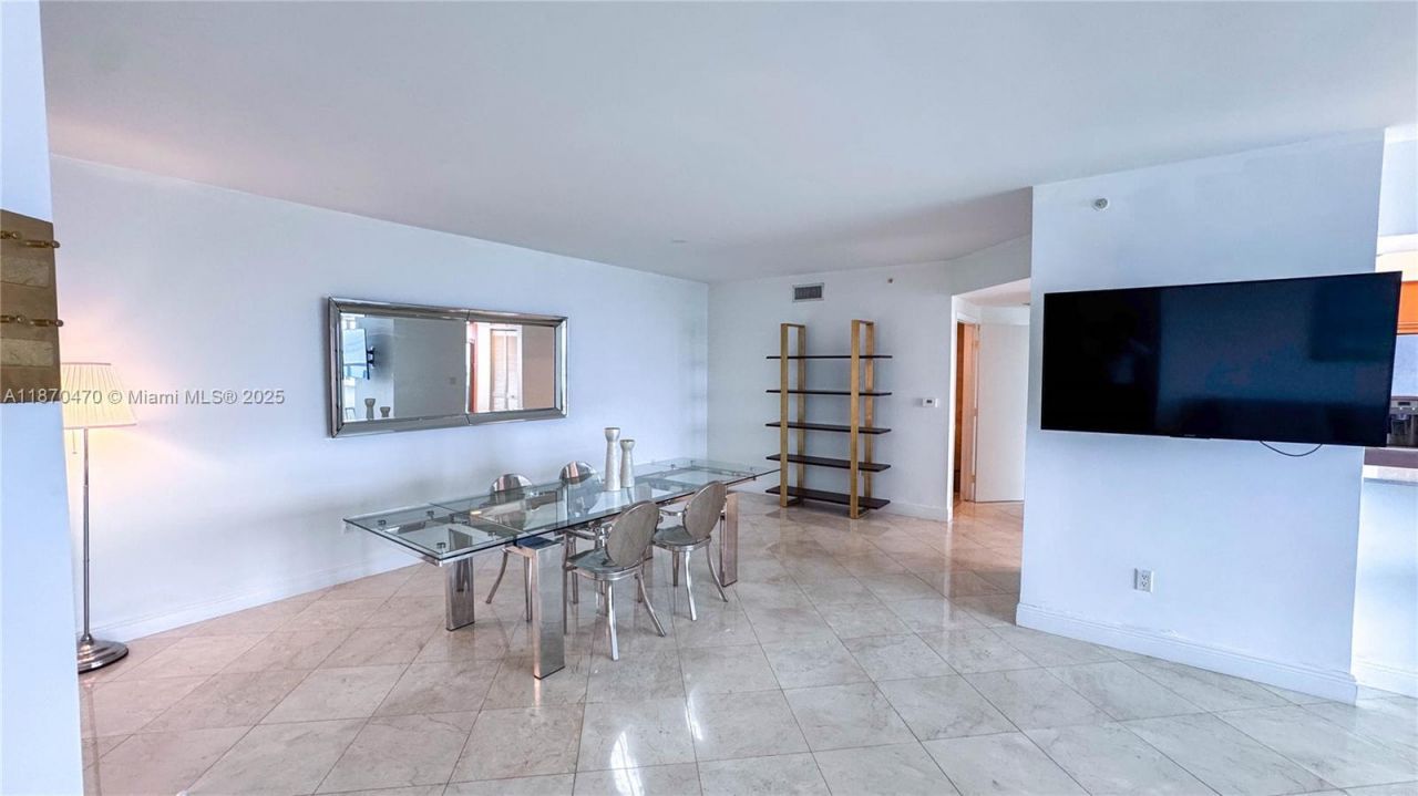 6365 Collins Ave, Unit 3811, Miami Beach, FL 33141 Photo