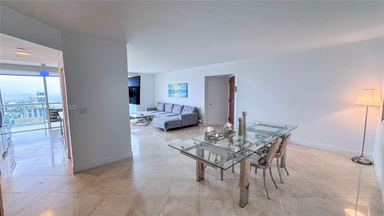 6365 Collins Ave, Unit 3811, Miami Beach, FL 33141 Photo