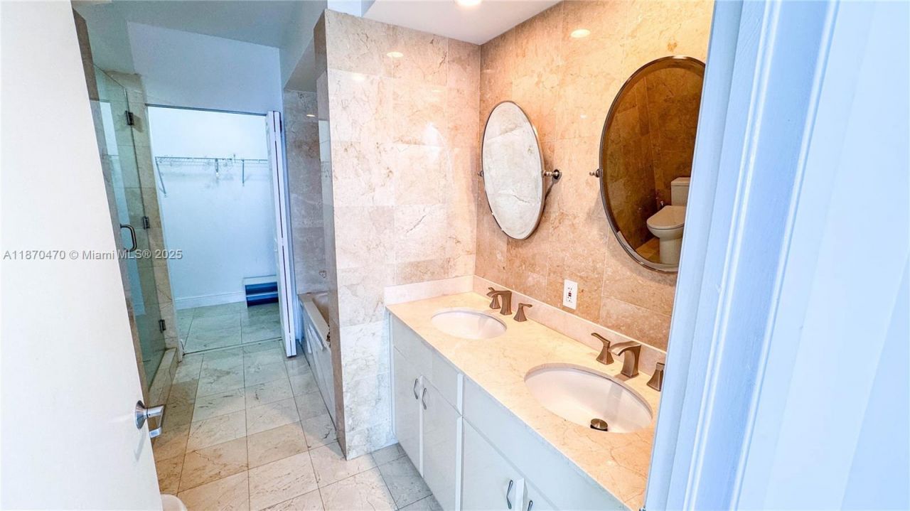 6365 Collins Ave, Unit 3811, Miami Beach, FL 33141 Photo