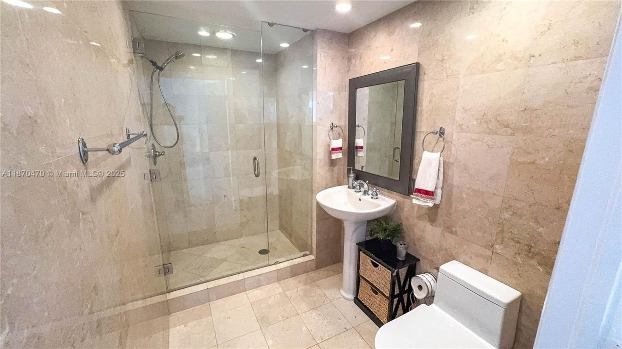 6365 Collins Ave, Unit 3811, Miami Beach, FL 33141 Photo