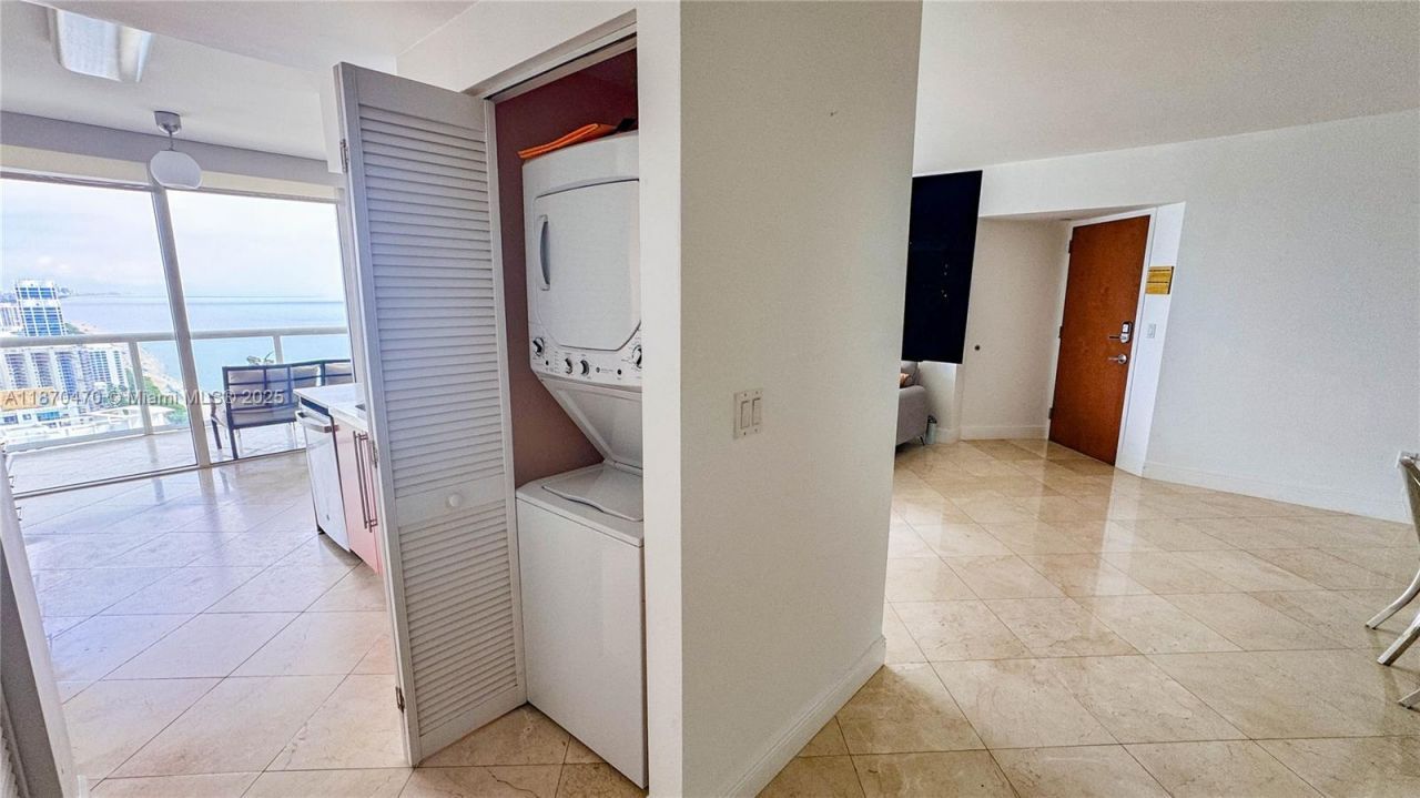 6365 Collins Ave, Unit 3811, Miami Beach, FL 33141 Photo