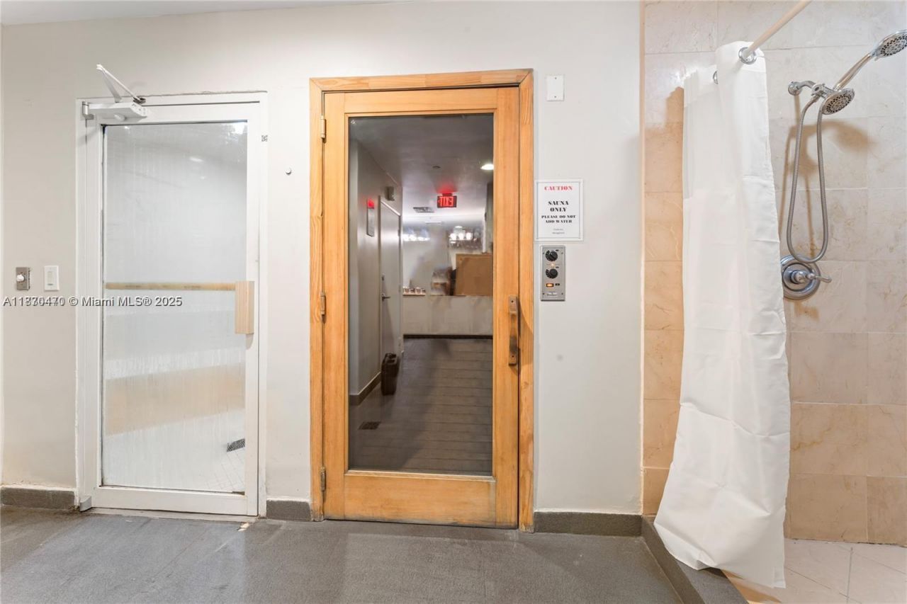 6365 Collins Ave, Unit 3811, Miami Beach, FL 33141 Photo