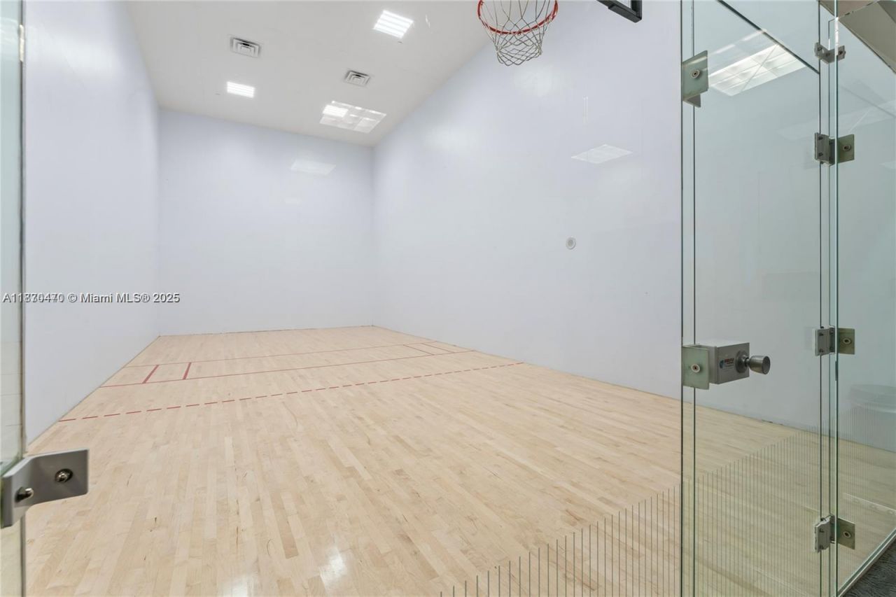 6365 Collins Ave, Unit 3811, Miami Beach, FL 33141 Photo