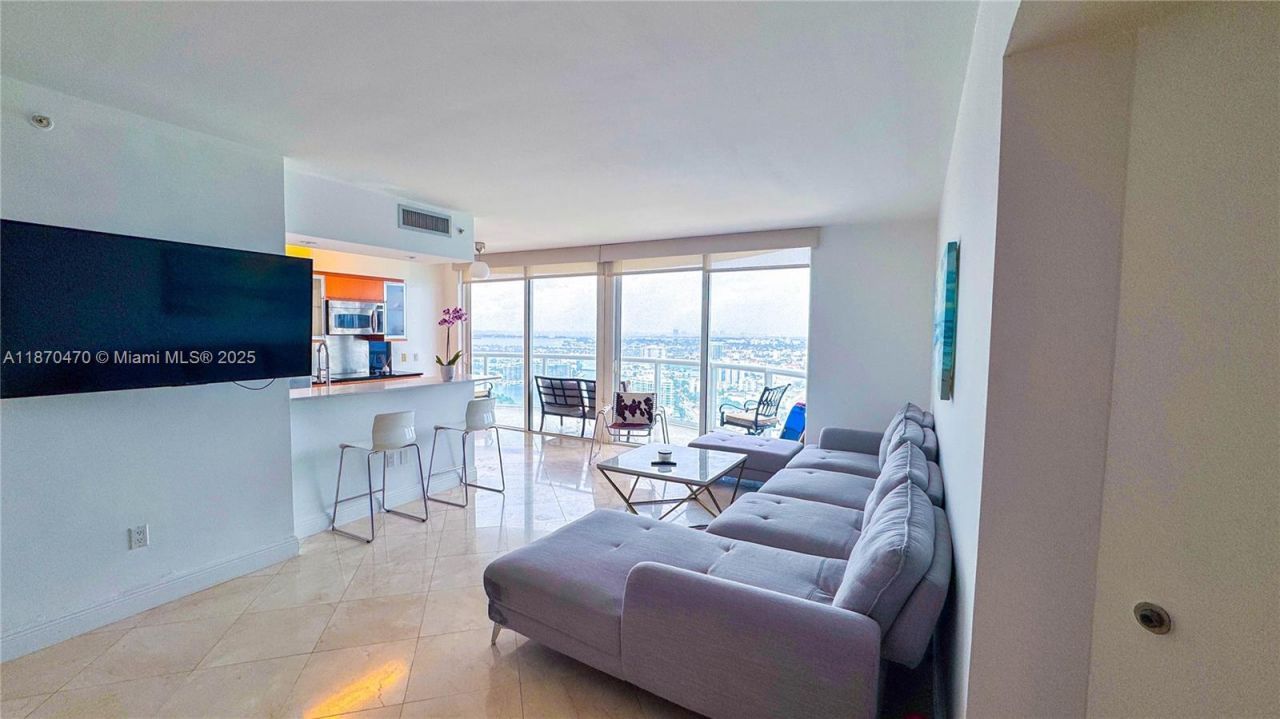 6365 Collins Ave, Unit 3811, Miami Beach, FL 33141 Photo