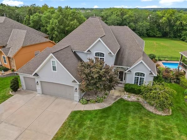 607 Indian Trail Court, Smithville, MO 64089