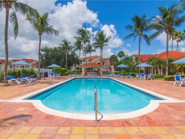 1590 S 42nd Circle, Unit 208, Vero Beach, FL 32967