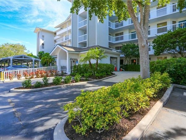 360 Horse Creek DR, Unit 108, NAPLES, FL 34110