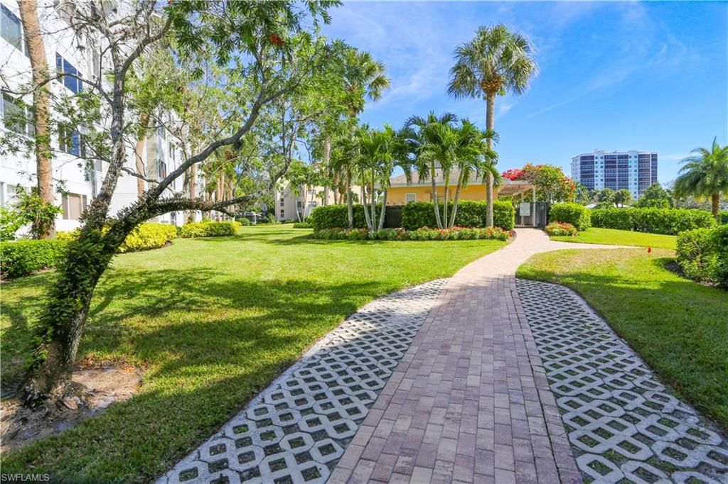 360 Horse Creek Dr, Unit 108, Naples, FL 34110 Photo