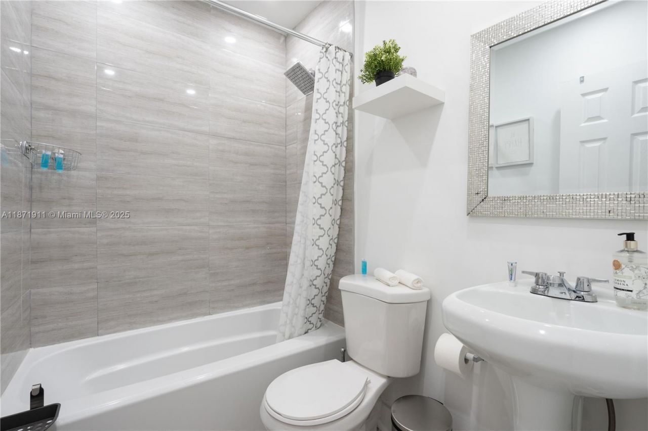 7400 SW 37th St, Miami, FL 33155 Photo