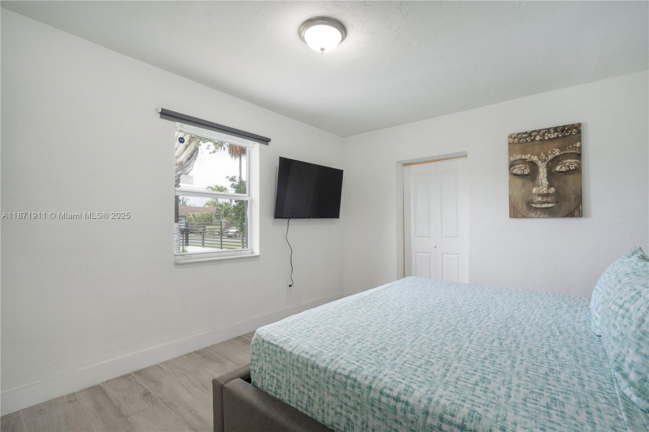 7400 SW 37th St, Miami, FL 33155 Photo