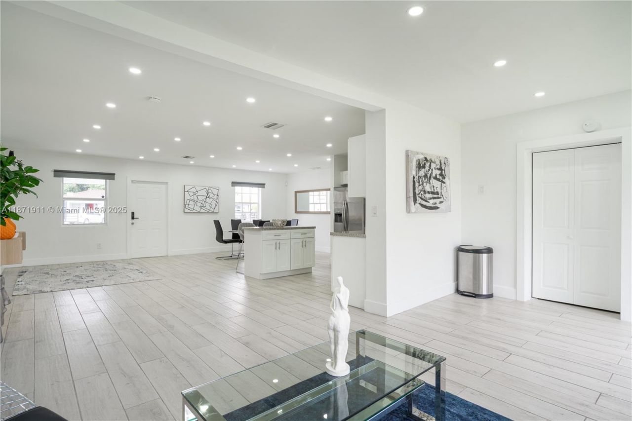 7400 SW 37th St, Miami, FL 33155 Photo