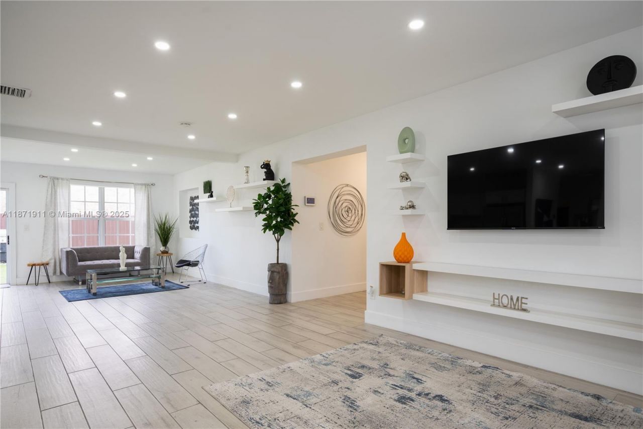 7400 SW 37th St, Miami, FL 33155 Photo