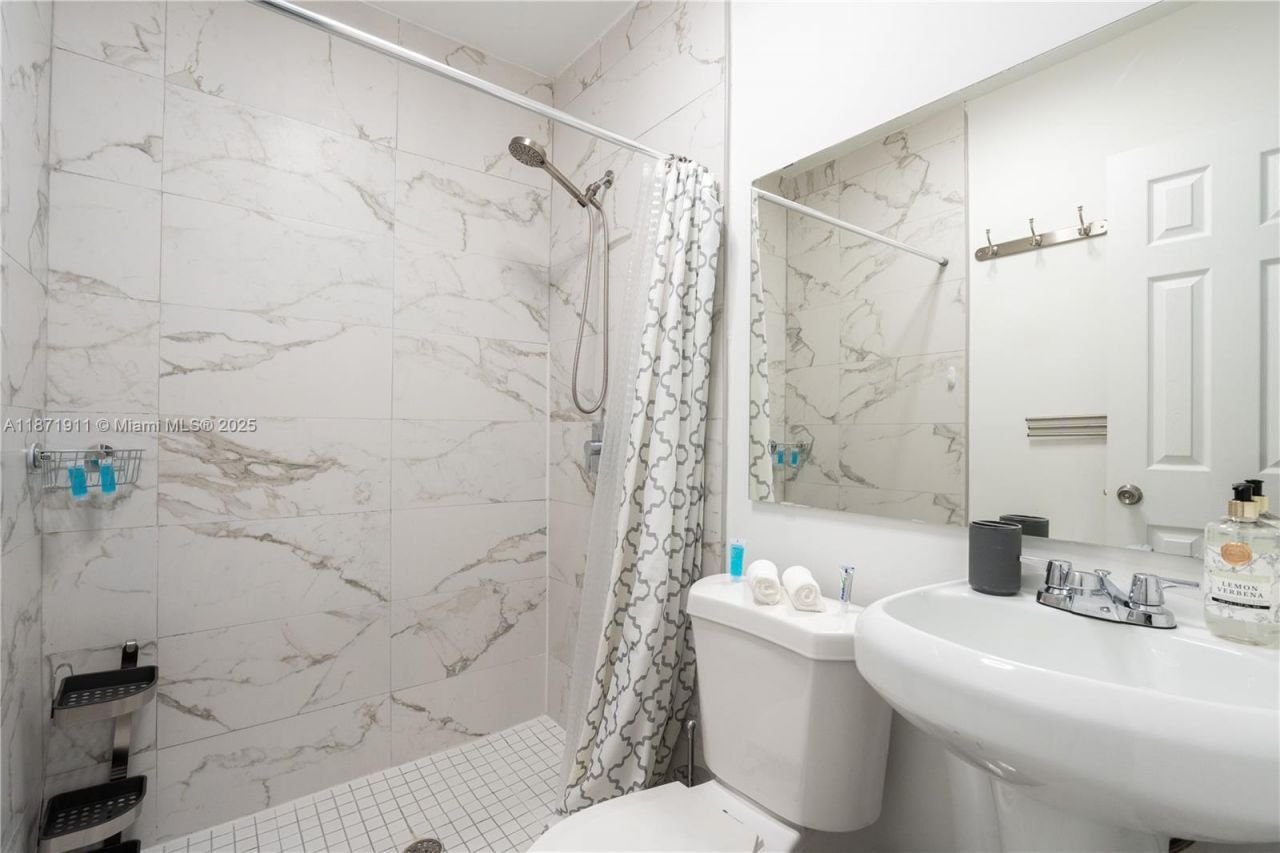 7400 SW 37th St, Miami, FL 33155 Photo