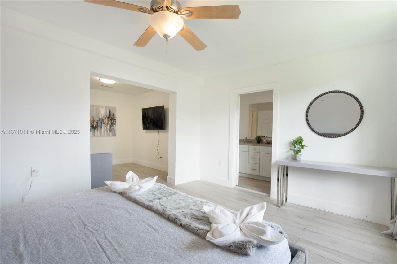 7400 SW 37th St, Miami, FL 33155 Photo