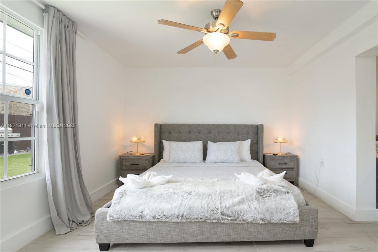 7400 SW 37th St, Miami, FL 33155 Photo