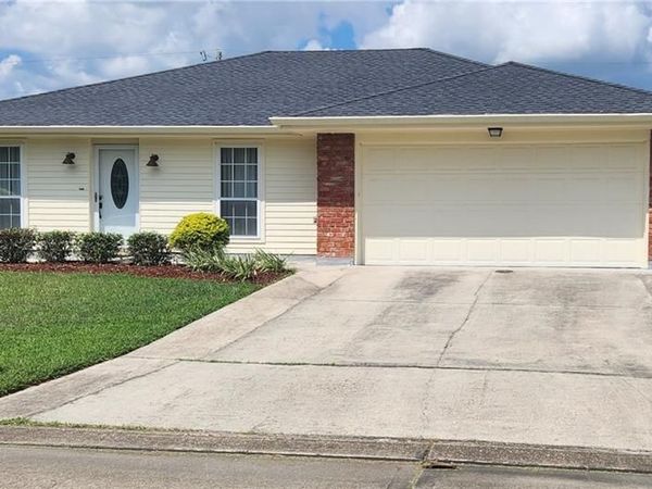 135 DUNLEITH Drive, Destrehan, LA 70047