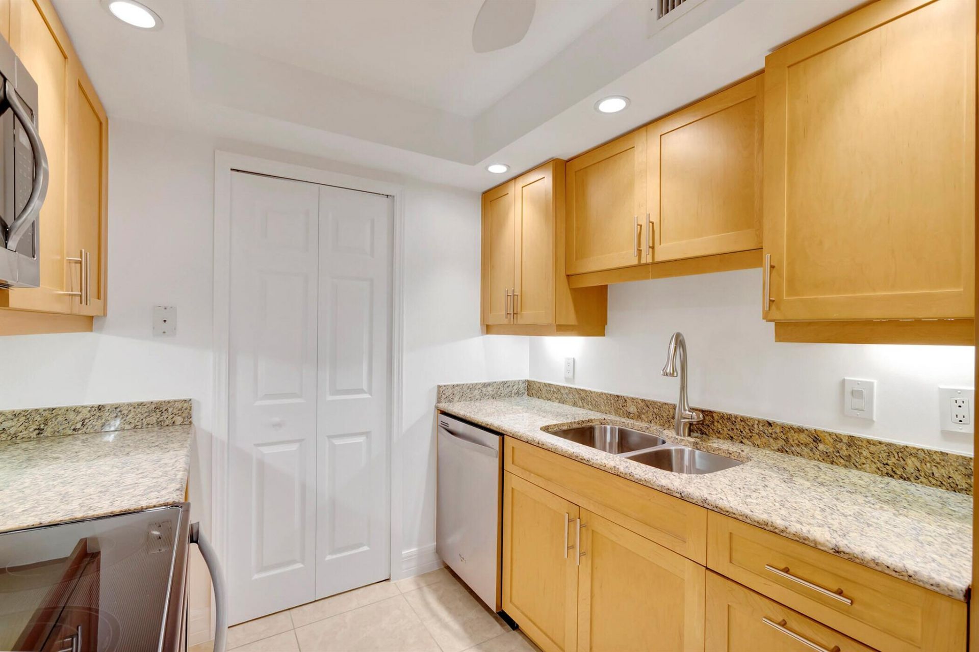 3000 N Ocean Drive, Unit 22-G, Singer Island, FL 33404 Photo