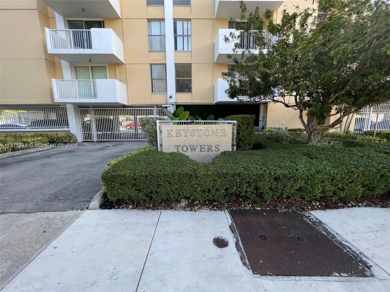 2000 NE 135th St, Unit 905, North Miami, FL 33181 Photo