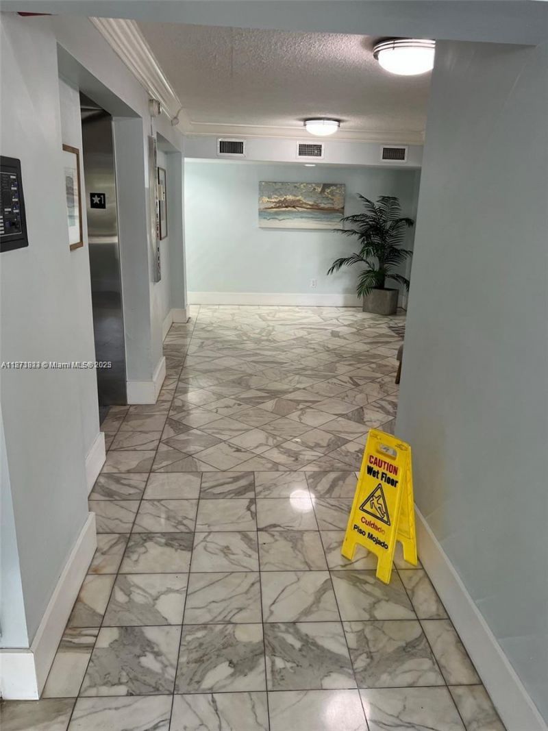 2000 NE 135th St, Unit 905, North Miami, FL 33181 Photo