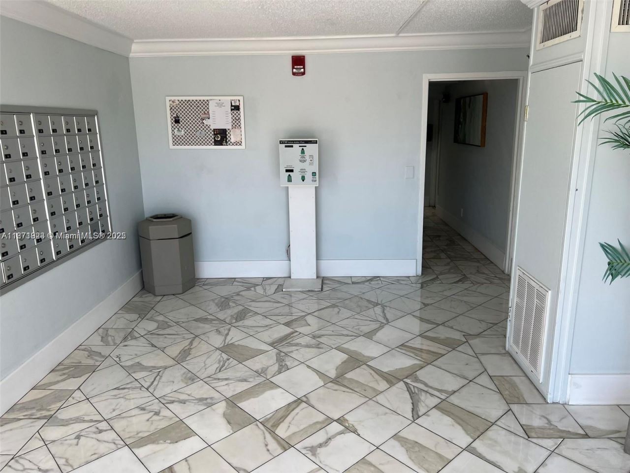 2000 NE 135th St, Unit 905, North Miami, FL 33181 Photo