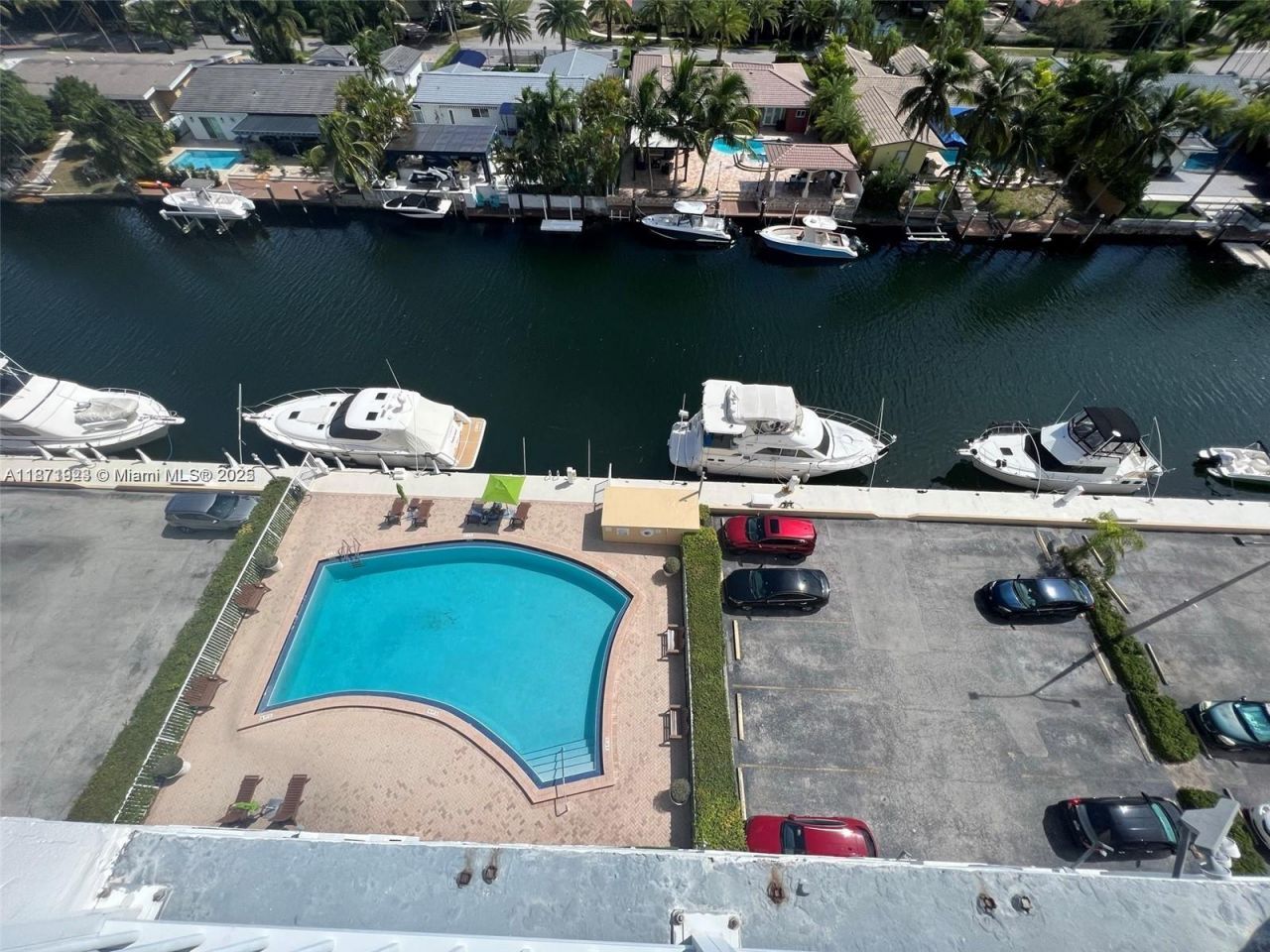 2000 NE 135th St, Unit 905, North Miami, FL 33181 Photo