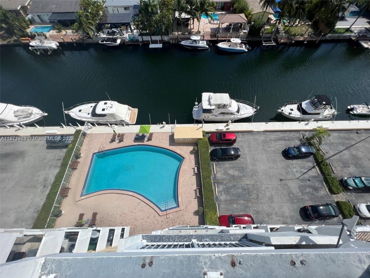 2000 NE 135th St, Unit 905, North Miami, FL 33181 Photo