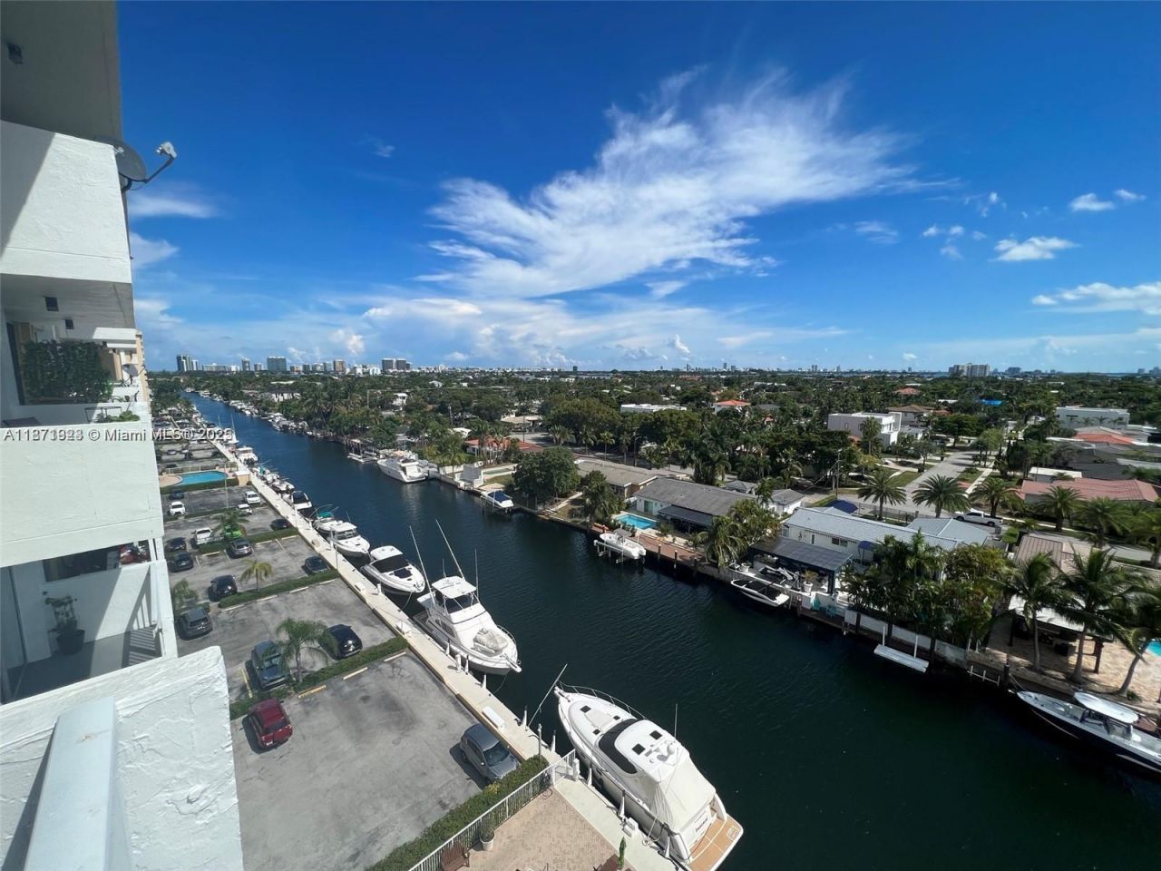 2000 NE 135th St, Unit 905, North Miami, FL 33181 Photo