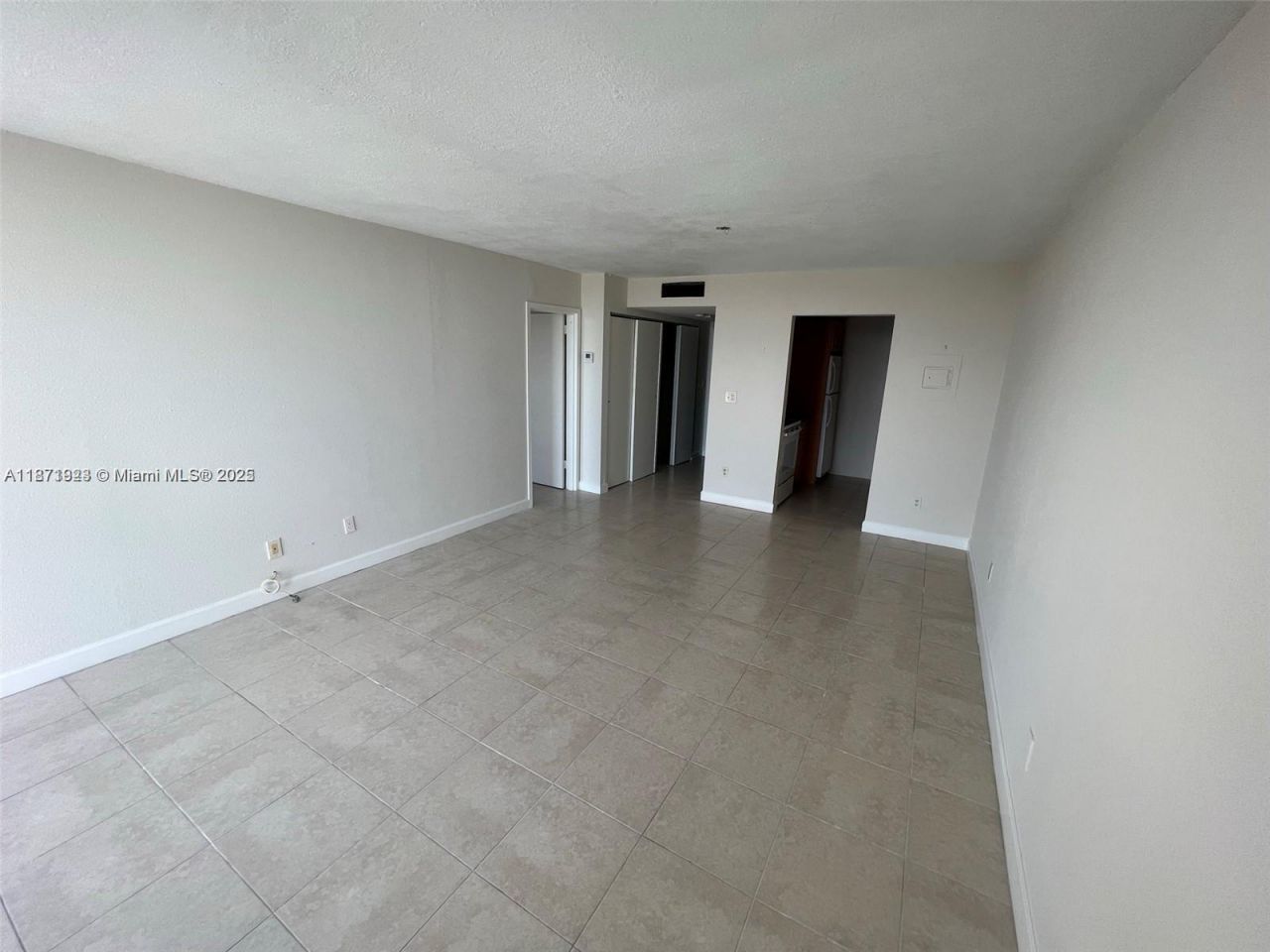 2000 NE 135th St, Unit 905, North Miami, FL 33181 Photo