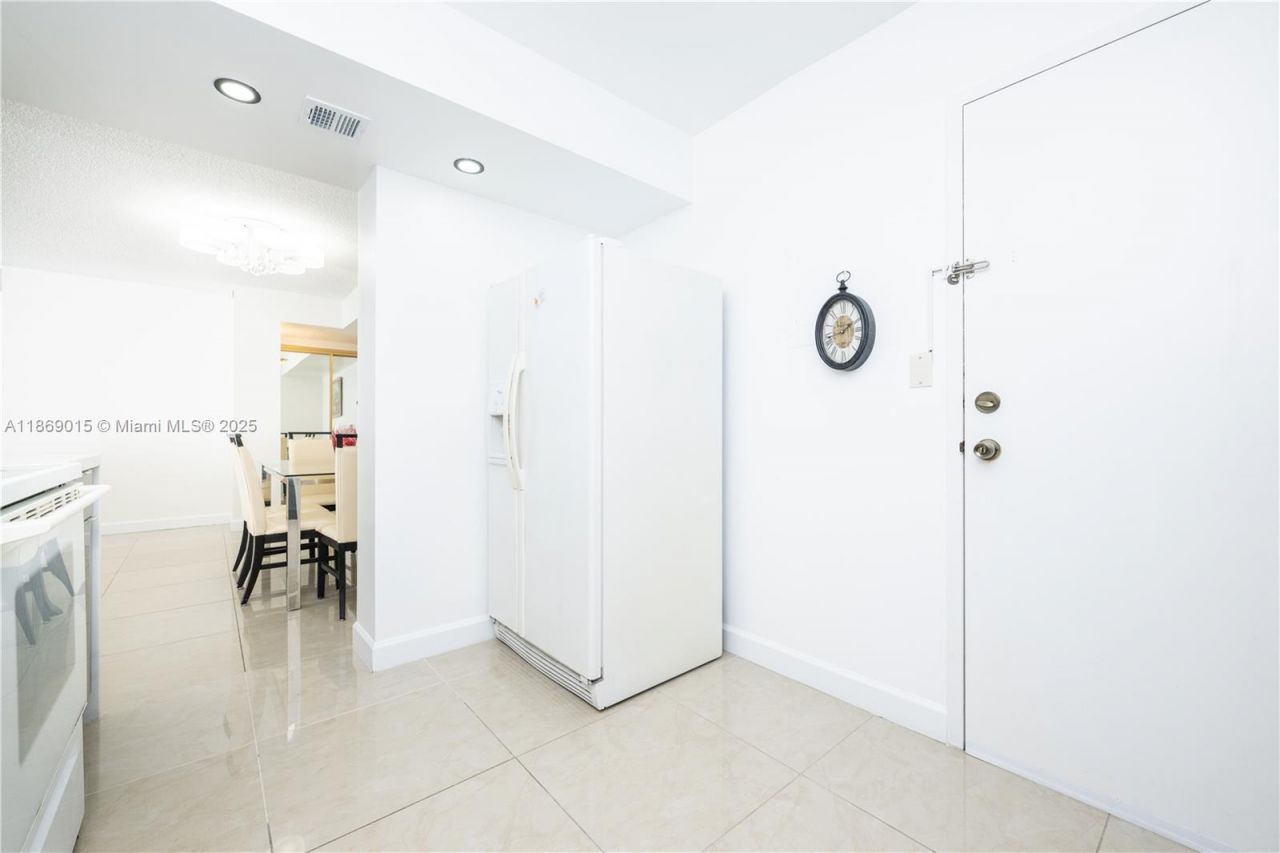 1833 S Ocean Dr, Unit 1007, Hallandale Beach, FL 33009 Photo