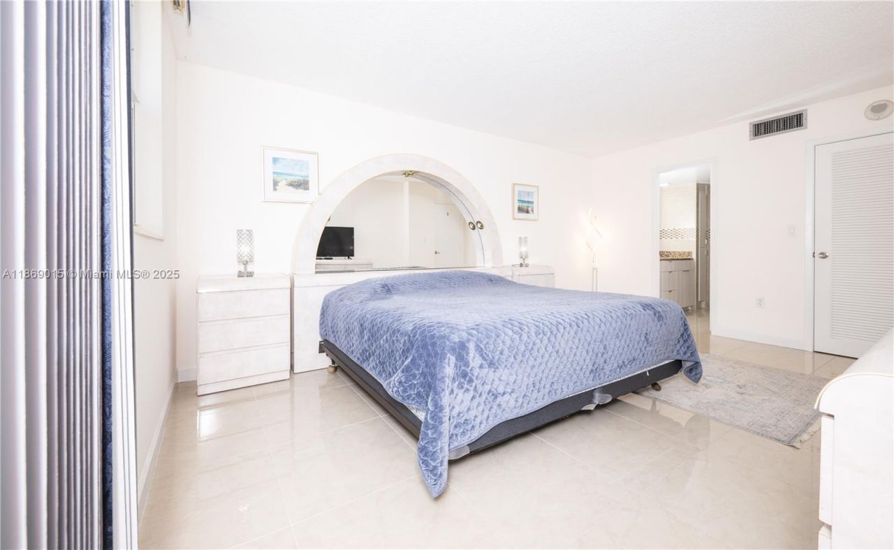 1833 S Ocean Dr, Unit 1007, Hallandale Beach, FL 33009 Photo