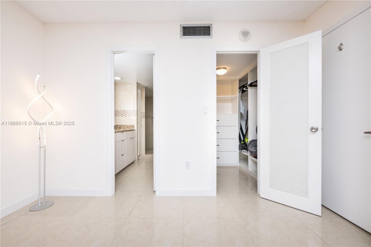 1833 S Ocean Dr, Unit 1007, Hallandale Beach, FL 33009 Photo