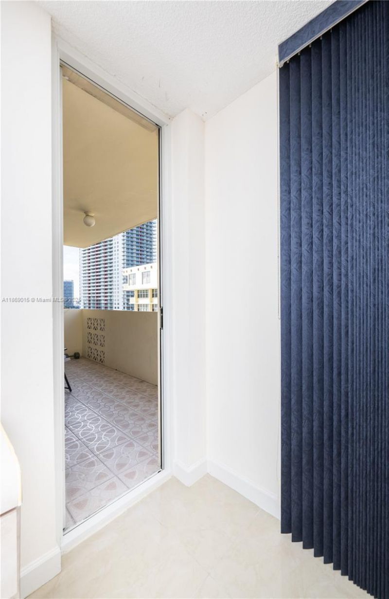 1833 S Ocean Dr, Unit 1007, Hallandale Beach, FL 33009 Photo