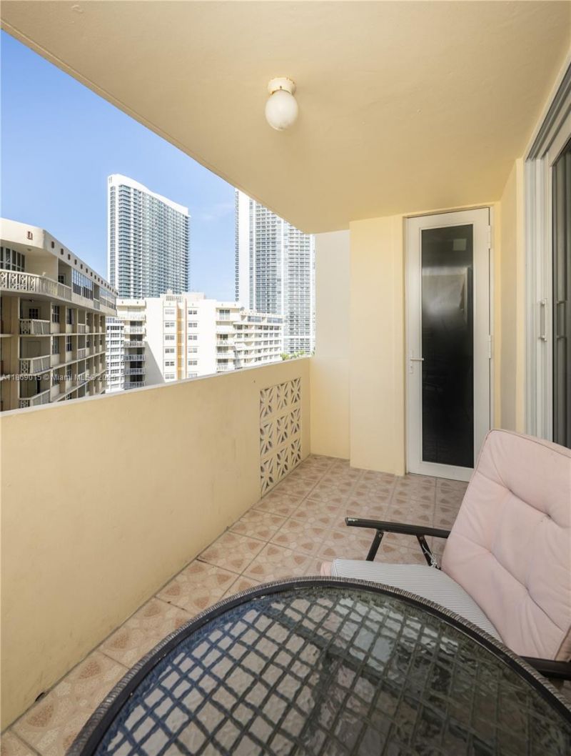 1833 S Ocean Dr, Unit 1007, Hallandale Beach, FL 33009 Photo