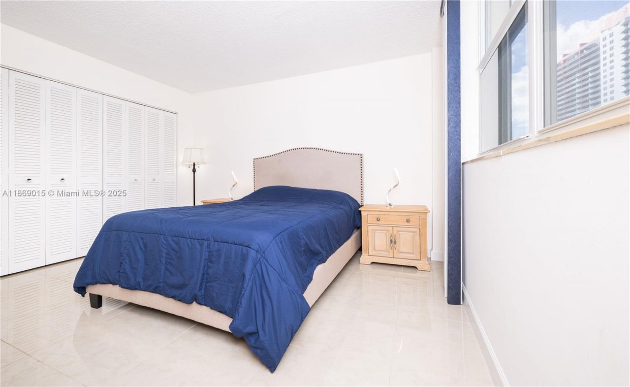 1833 S Ocean Dr, Unit 1007, Hallandale Beach, FL 33009 Photo