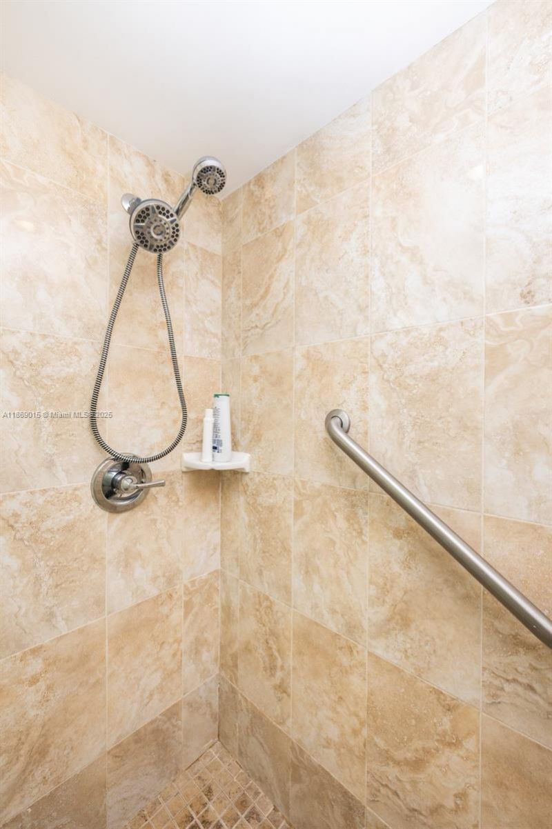 1833 S Ocean Dr, Unit 1007, Hallandale Beach, FL 33009 Photo