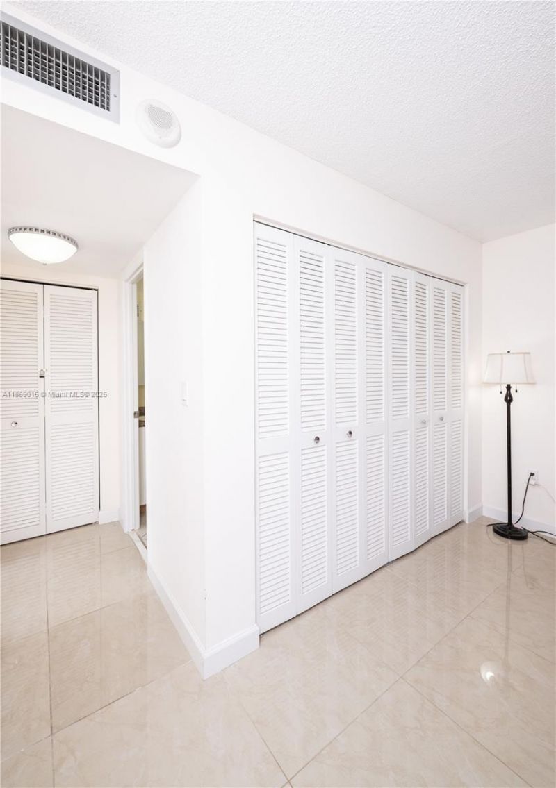 1833 S Ocean Dr, Unit 1007, Hallandale Beach, FL 33009 Photo