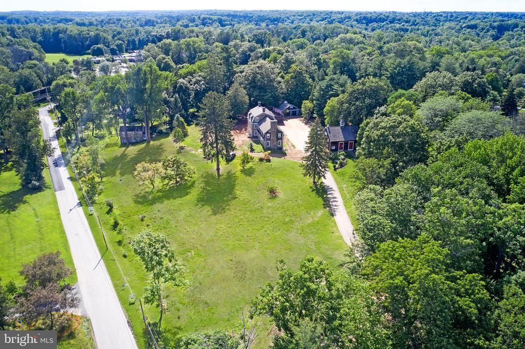 422 S Waterloo Road, Devon, PA 19333 Main Photo