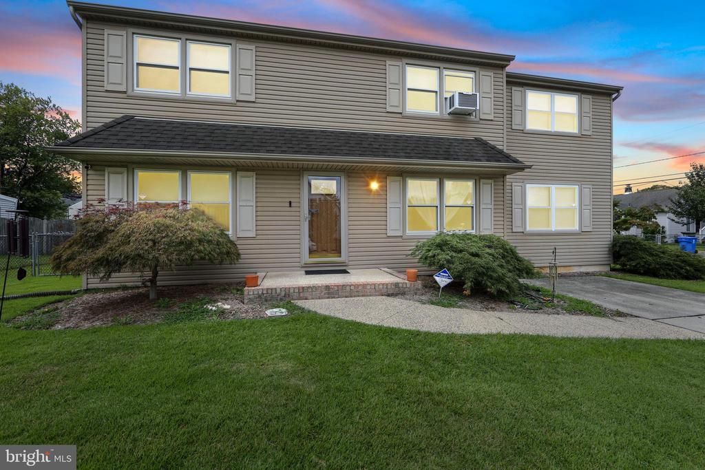 93 Wellington Place, Burlington, NJ 08016 Main Photo