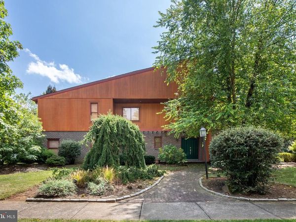 3908 SHORT HILL DRIVE, ALLENTOWN, PA 18104