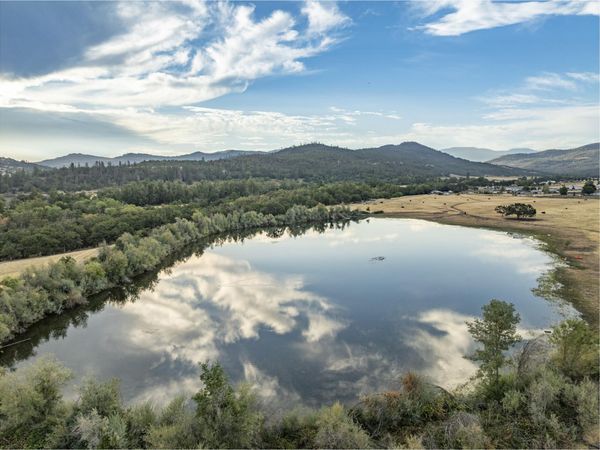 1631 E Antelope Road, Eagle Point, OR 97524