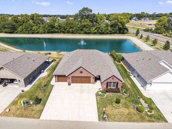 813 W Bentley Circle, Troy, OH 45373