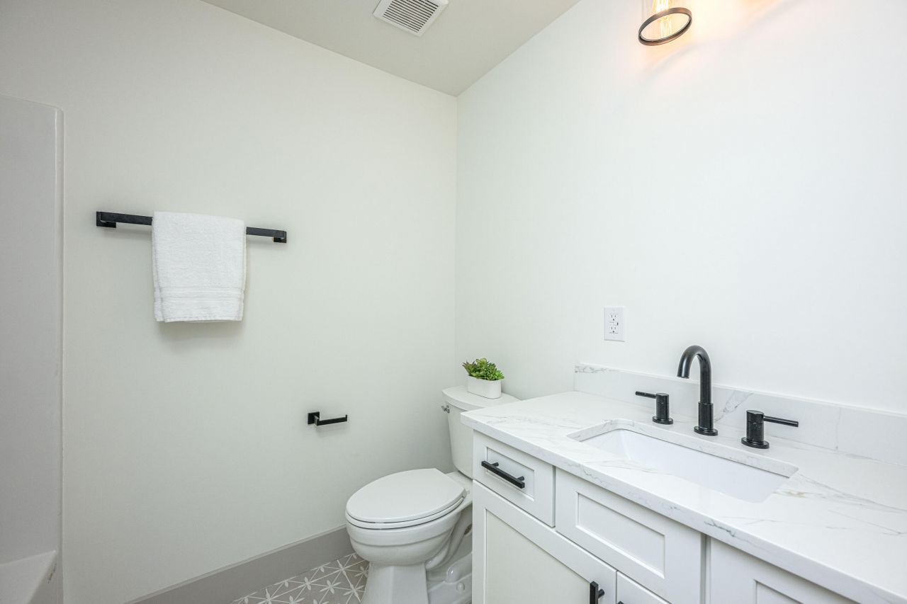 2150 Pierpont Avenue Photo 39