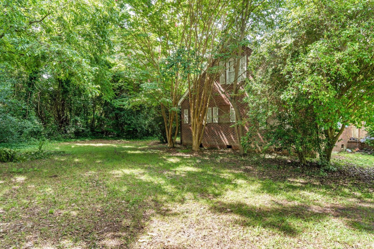 1895 Columbia Road Road Photo 6