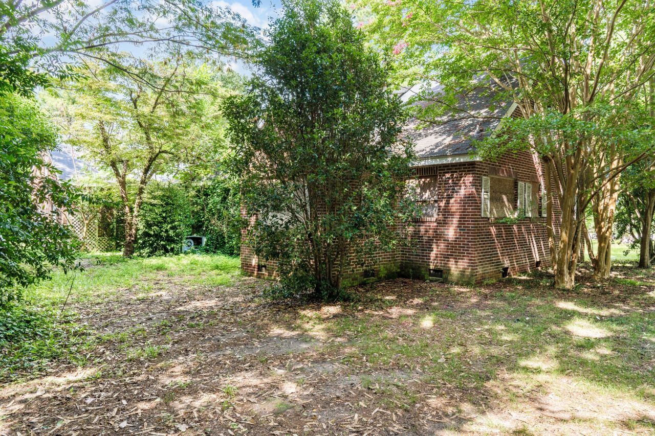 1895 Columbia Road Road Photo 7