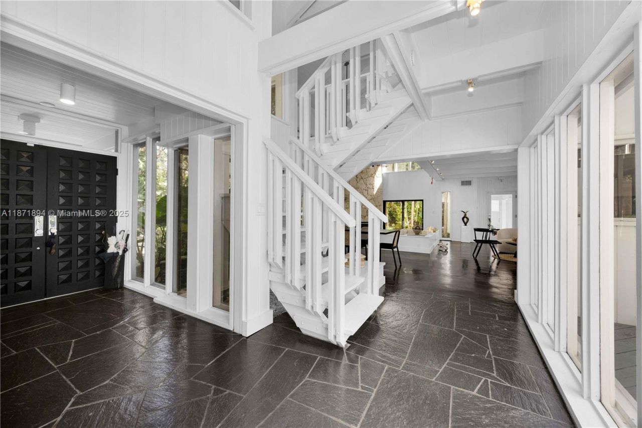 5600 Oakwood Ln, Coral Gables, FL 33156 Photo