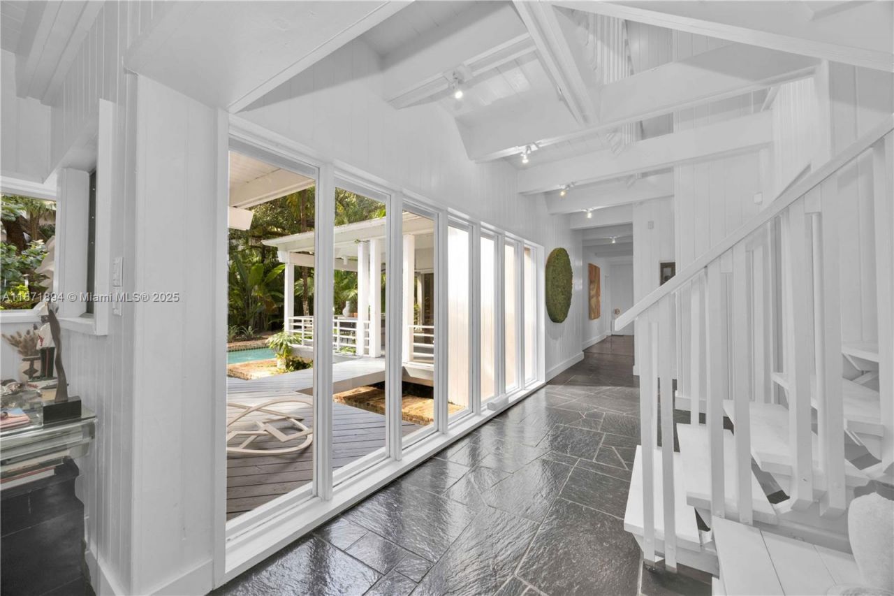 5600 Oakwood Ln, Coral Gables, FL 33156 Photo