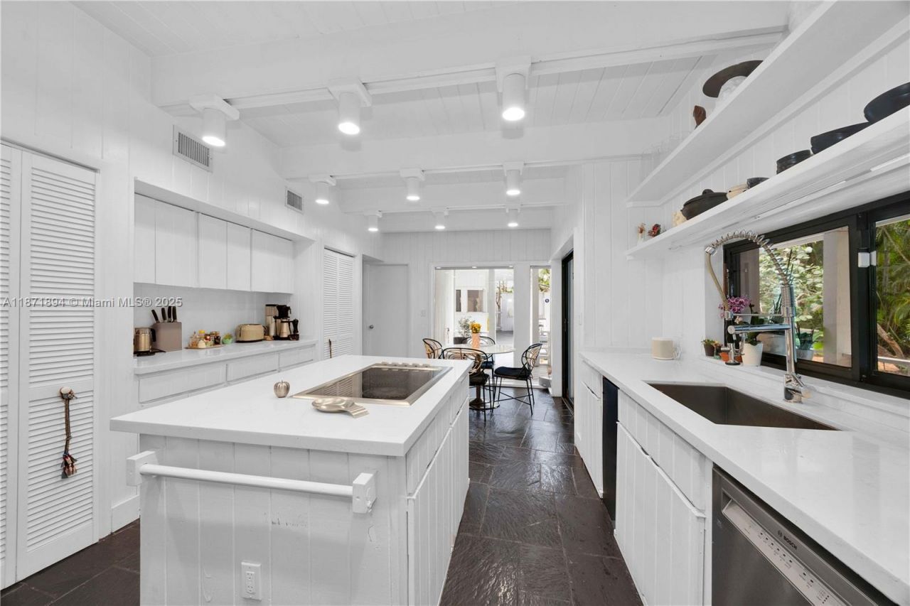 5600 Oakwood Ln, Coral Gables, FL 33156 Photo