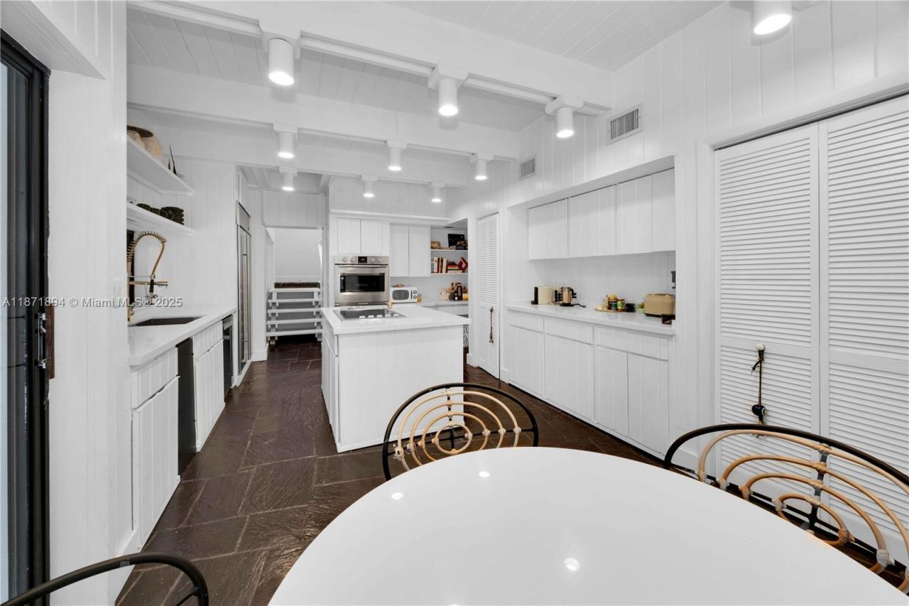 5600 Oakwood Ln, Coral Gables, FL 33156 Photo