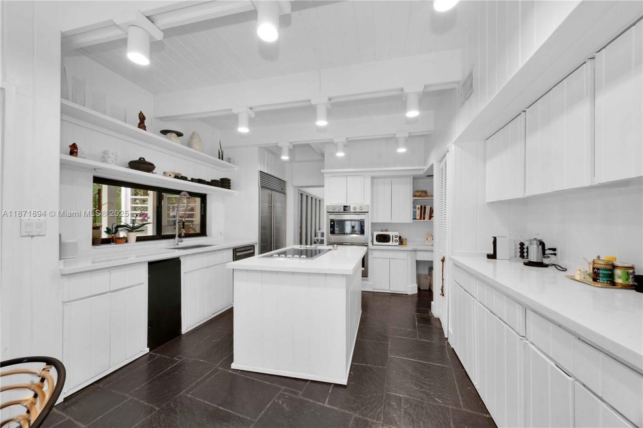 5600 Oakwood Ln, Coral Gables, FL 33156 Photo