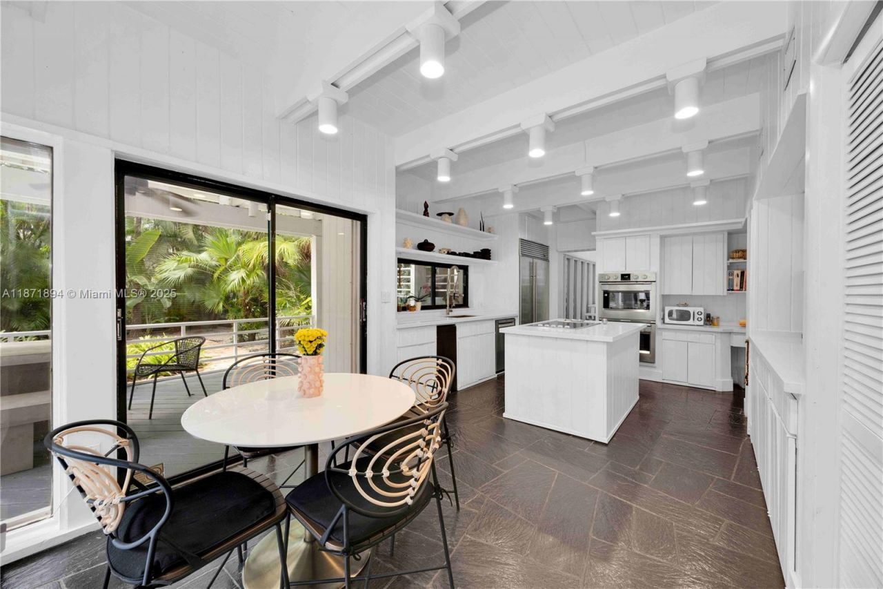 5600 Oakwood Ln, Coral Gables, FL 33156 Photo